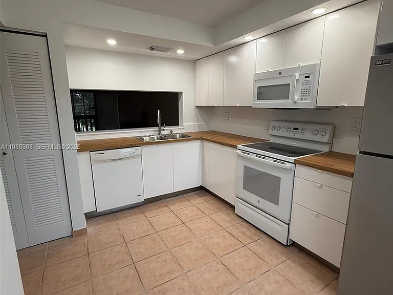 425 W Park Dr #9 — Photo 9