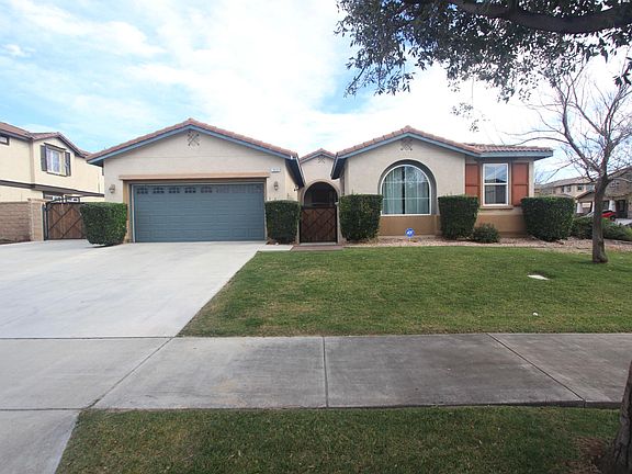 2nd image of 5551 Pine Leaf Ave