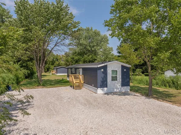 115 High St, Truxton, MO 63381
