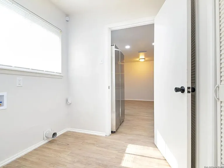 5915 Gabor Dr — Photo 7