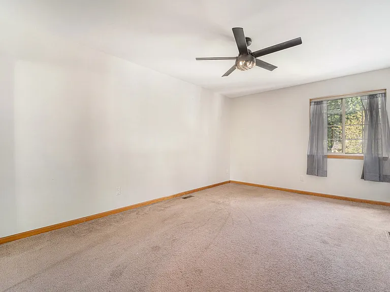 896 Saint Clair St — Photo 16