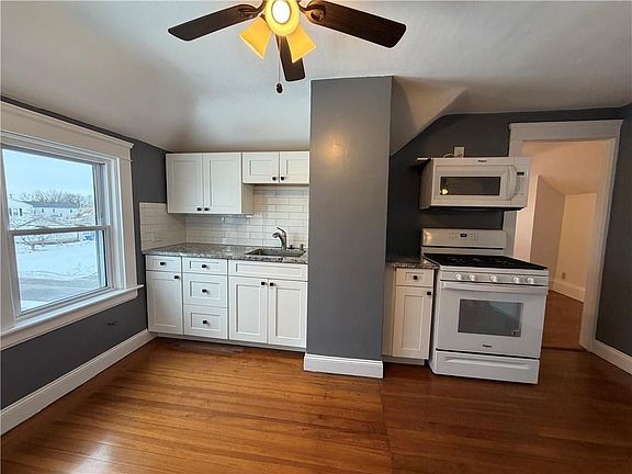 3rd image of 87 Bentley St Floor 2
