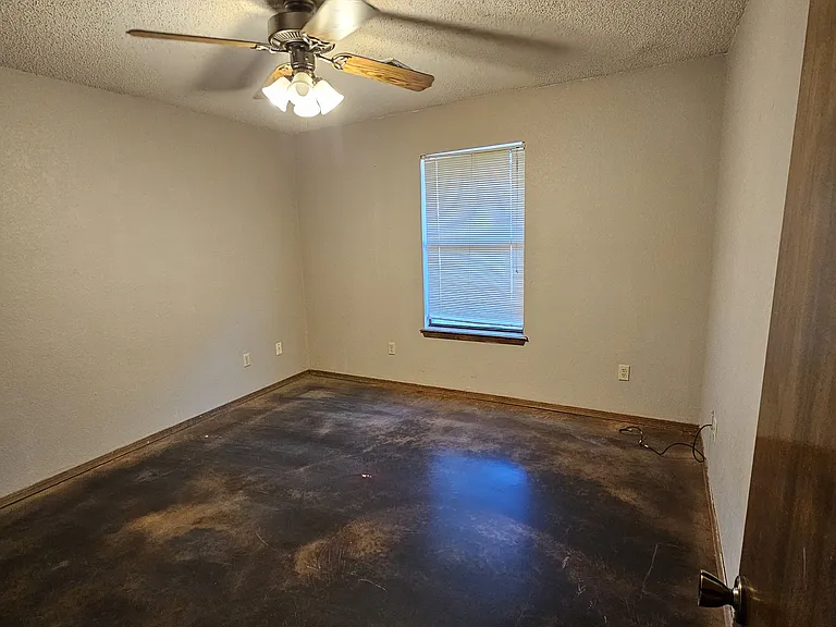 1436 Savannah Cir — Photo 13