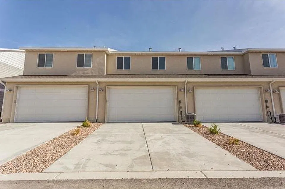 183 E Legacy Pkwy — Photo 2