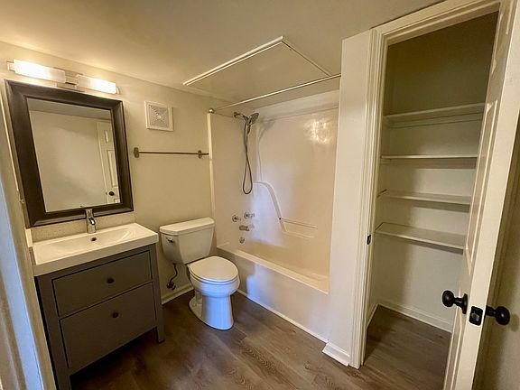 4th image of 2200 Louisiana St APT 101