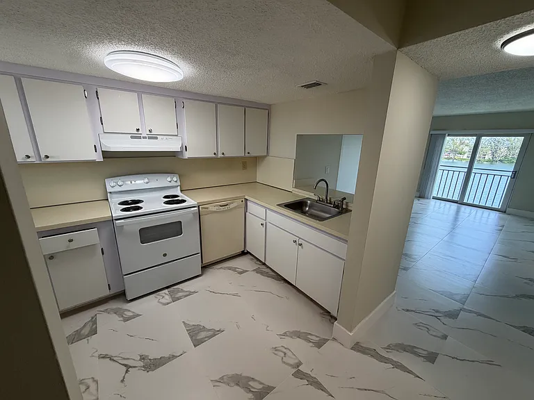 9917 W Okeechobee Rd #4513 — Photo 3