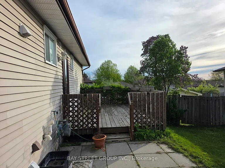 882 Southdown Dr #BASEMENT — Photo 19