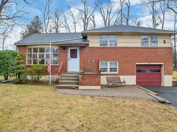 4 Forest Avenue, Nanuet, NY 10954