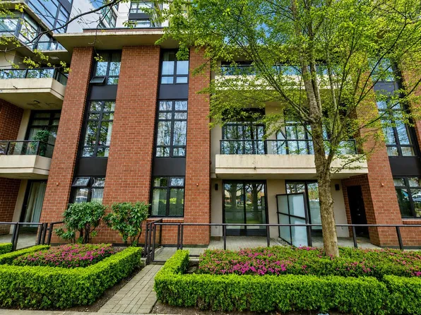 8160 Lansdowne Rd #5, Richmond, BC V6X 0A9