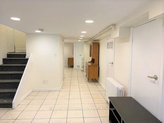Building Photo - 541 Palmerston Blvd #BASEMENT