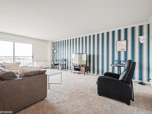 3rd image of 6833 N Kedzie Ave APT 904