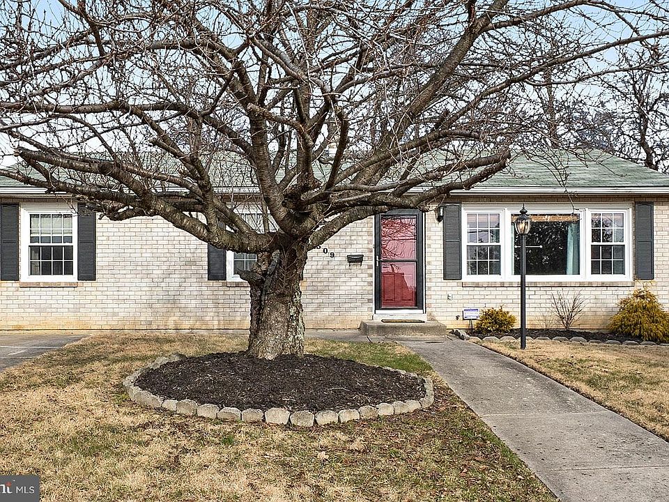 1st image of 309 Silverbrook Dr