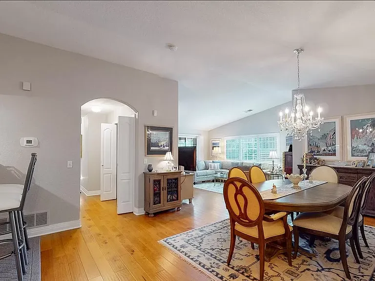 Living/Dining/Eat-at kitchen counter
