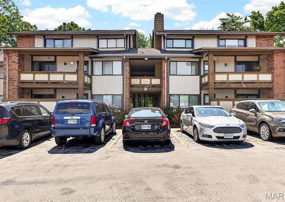 1st image of 11 Fairways Cir APT E