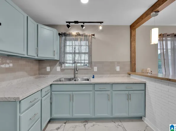 701 Country Club Trl, Gardendale, AL 35071