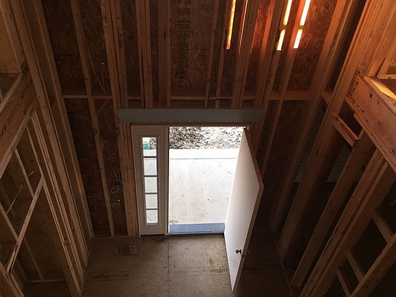 2nd image of 905 Foxview Dr Lot 173