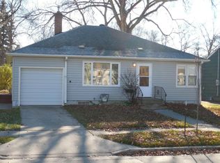 422 Elmwood Ave S, Fargo, ND 58103