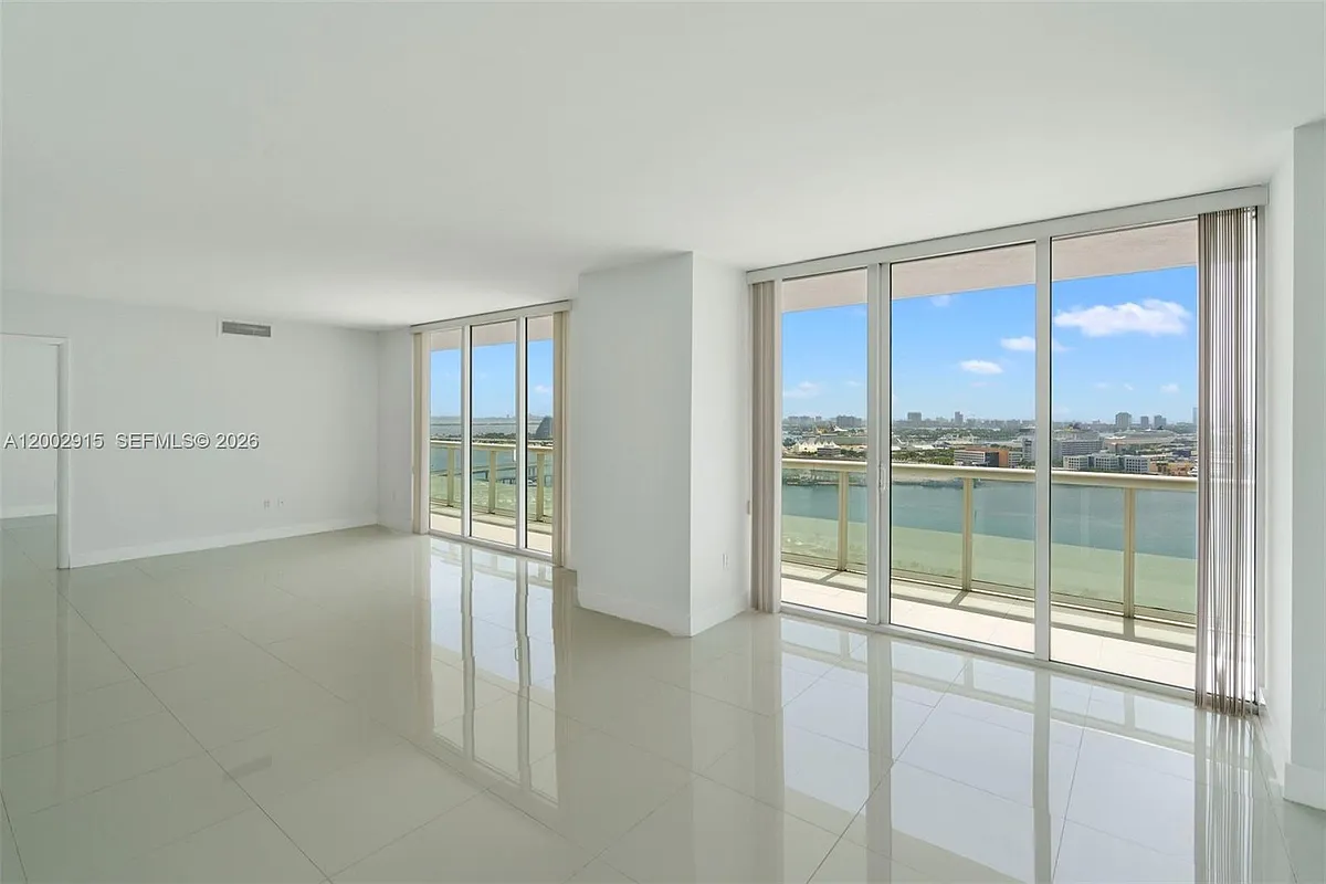 Building Photo - 50 Biscayne Blvd #2610