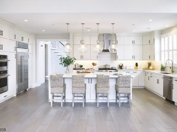 7 Continental Pl, Warren Twp., NJ 07059