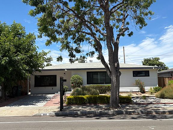 4th image of 1083 Heatherstone Ave