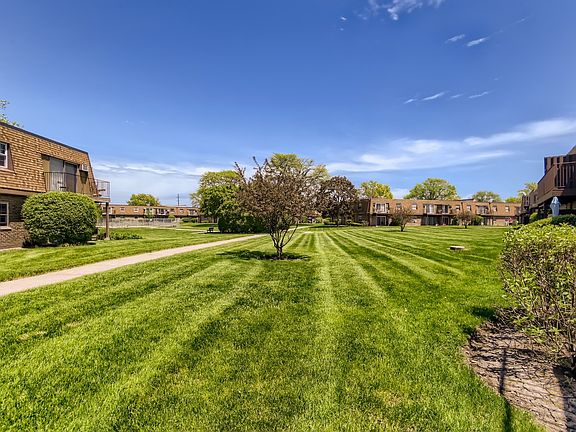 4th image of 7S065 Suffield Ct #101-F