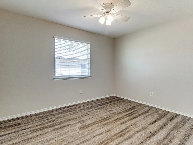 1721 Southridge Ln — Photo 16