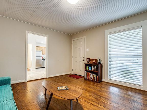 4th image of 1220 Woodlawn Ave