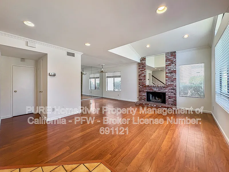 2 bed, 2.0 bath, 1332 sqft, $3,350 — Photo 4