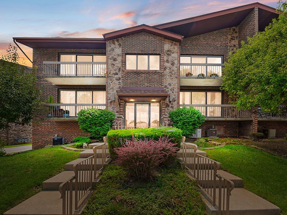 1st image of 4141 W 93rd Pl APT 1W