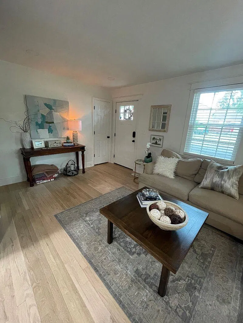 2 bed, 750 sqft, $2,200 — Photo 1