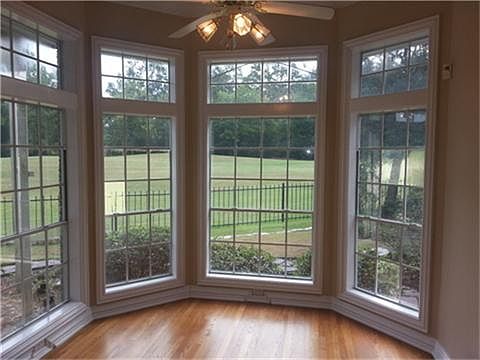 3rd image of 2718 N Southern Oaks Dr