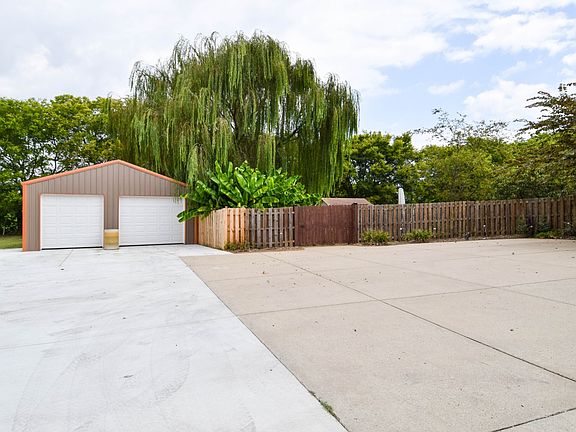4th image of 1003 Roland Ct