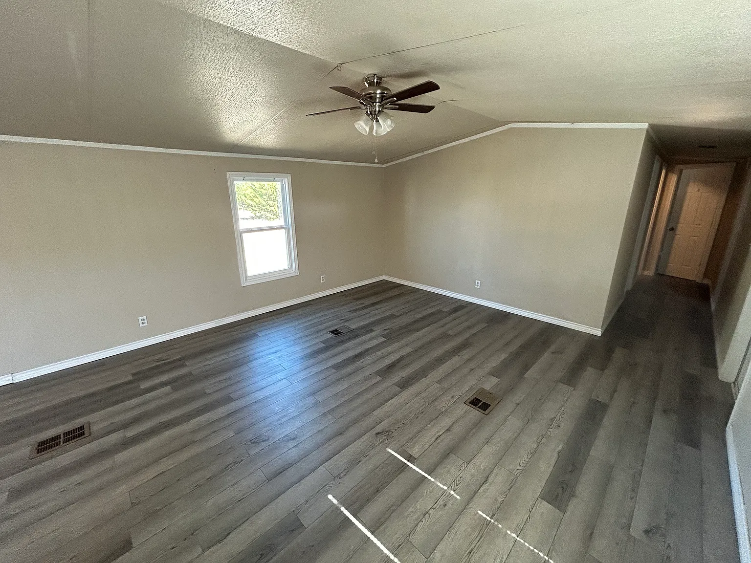 3 bed, 1216 sqft, $1,150 — Photo 3