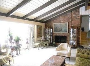 3725 W Pemberton Rd, Bloomfield Hills, MI 48302