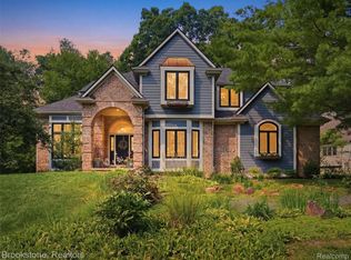 10218 Creekwood Trl, Davisburg, MI 48350