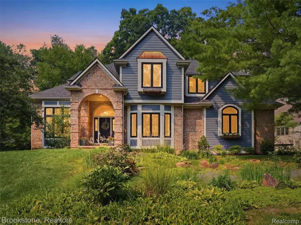 10218 Creekwood Trl, Manistique, MI 48350