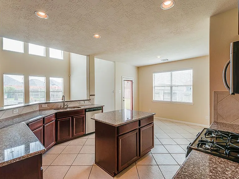 5007 Jade Cove Ct — Photo 12