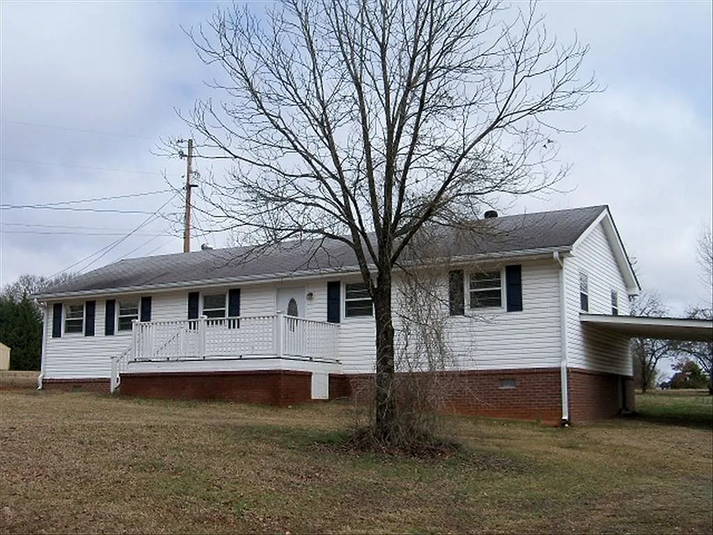 1007 Highway 142 photo 1