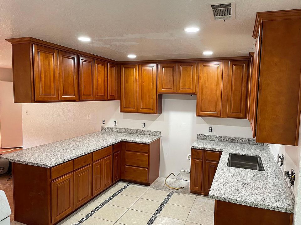 2nd image of 442 Delhi Ave