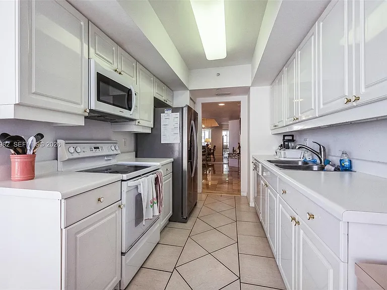21205 Yacht Club Dr #1802 — Photo 12