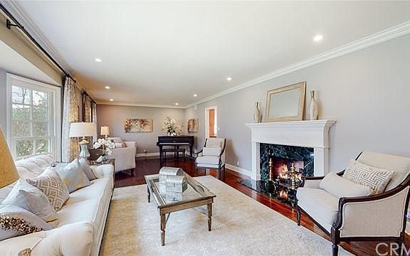 4th image of 916 Panorama Dr