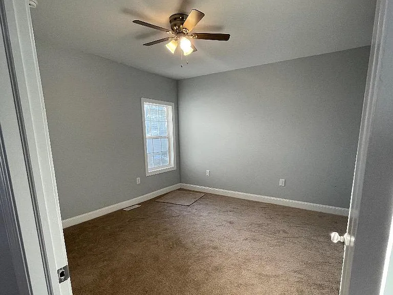 607 Electric St — Photo 16