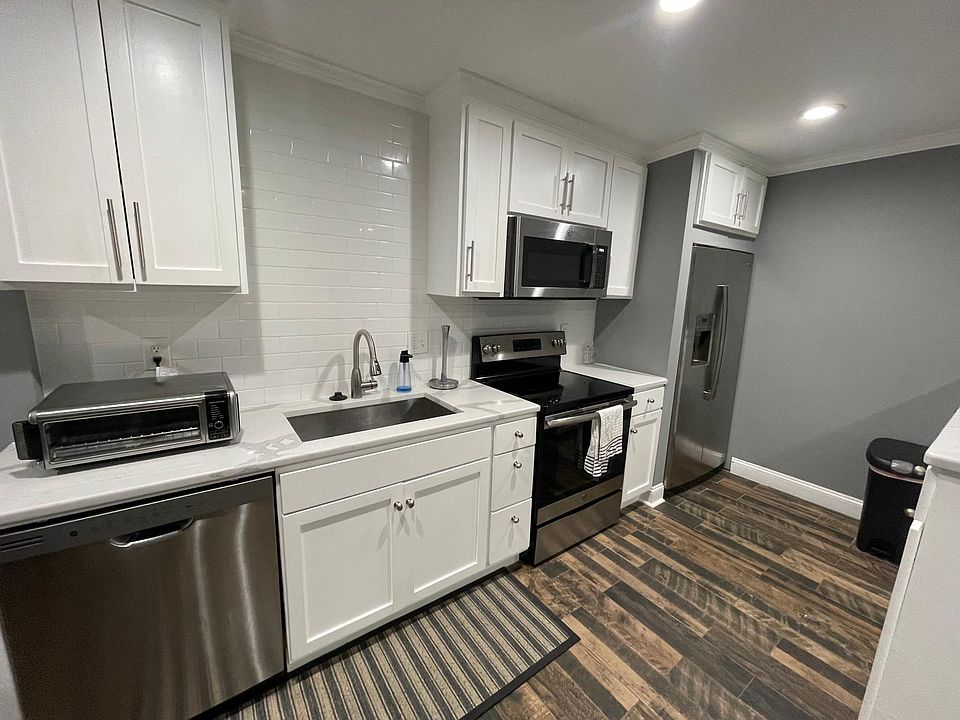 1st image of 333 W 45th St #112