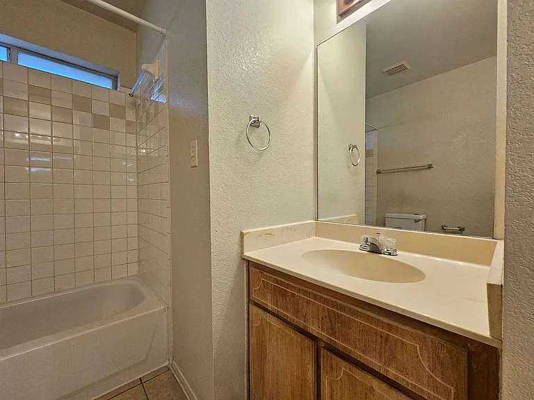 3003 Cantabrian Dr #D — Photo 16