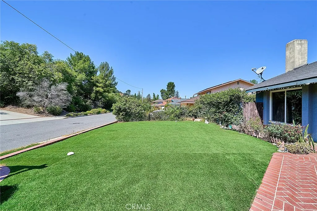 4 bed, 1749 sqft, $5,500 — Photo 3