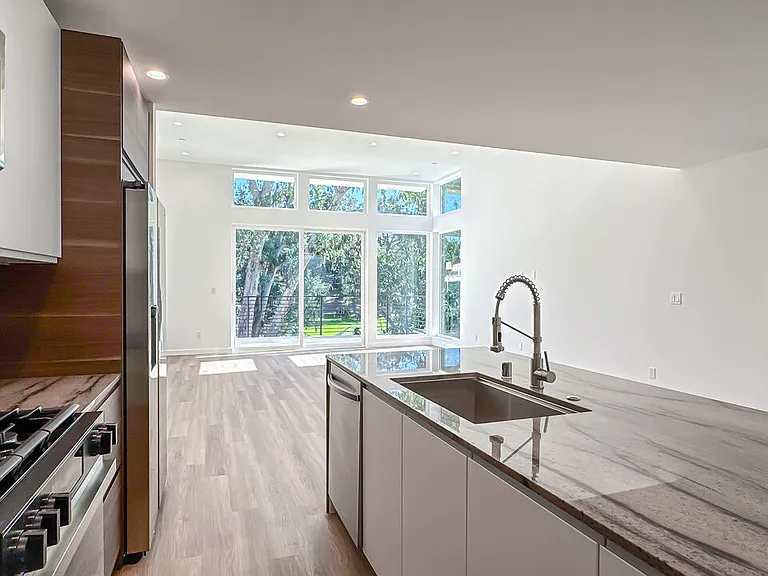 946 Lucile Ave — Photo 5