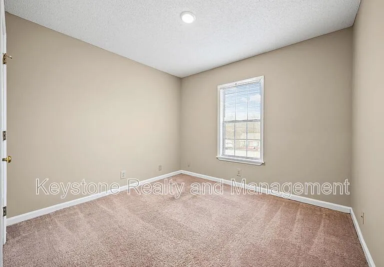 704 Peachers Dr — Photo 11