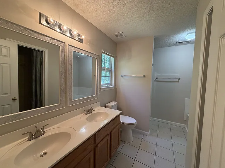 137 Camforth Dr — Photo 8