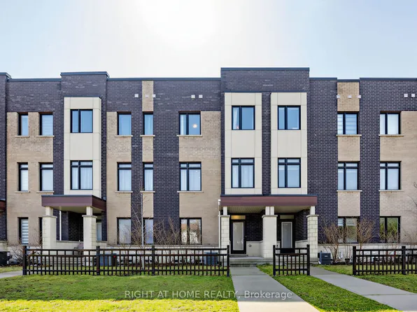 998 Kicking Horse Path, Oshawa, ON L1J 0B4