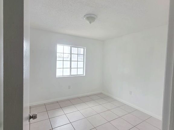 2nd image of 2570 NE 193rd St